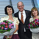 Kammerpräsident Rainer Reichhold überreichte den Gattinnen des alten und neuen Hauptgeschäftsführers Blumen.