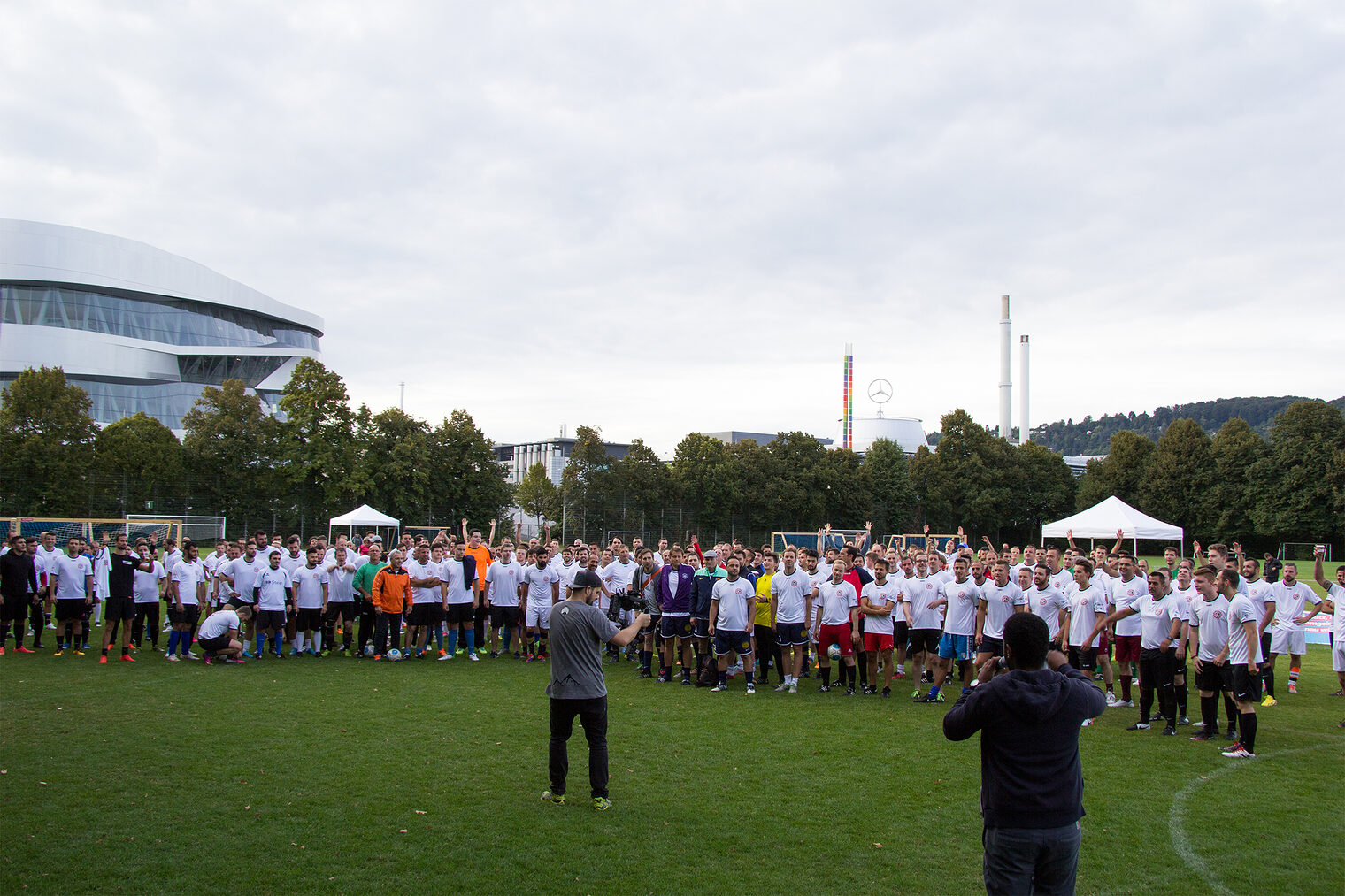 Stolze 46 Mannschaften traten beim Handwerkercup im Stuttgarter Neckarpark auf dem Rasen gegeneinander an.