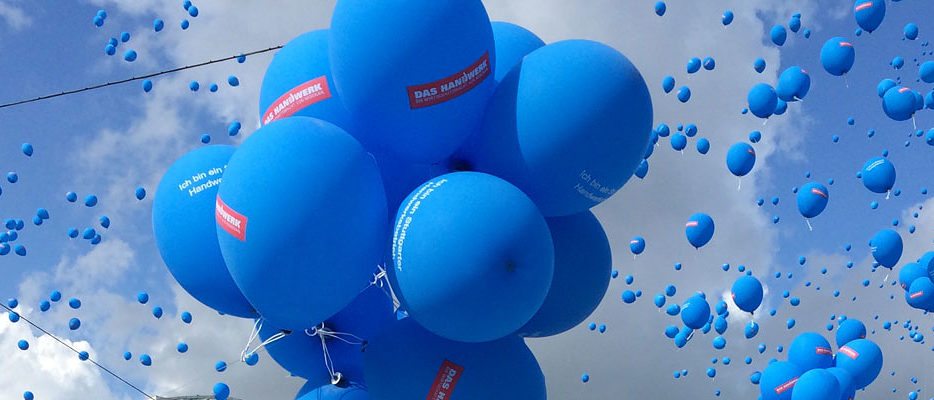 Am Tag des Handwerks 2014 stiegen in Stuttgart 5.500 Ballons in den Farben der Imagekampagne in die Höhe - stellvertretend für die Zahl der Handwerksbetriebe in der Landeshauptstadt. Am Tag des Handwerks 2014 stiegen in Stuttgart 5.500 Ballons in den Farben der Imagekampagne in die Höhe - stellvertretend für die Zahl der Handwerksbetriebe in der Landeshauptstadt.