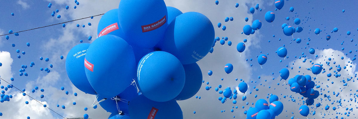 Am Tag des Handwerks 2014 stiegen in Stuttgart 5.500 Ballons in den Farben der Imagekampagne in die Höhe - stellvertretend für die Zahl der Handwerksbetriebe in der Landeshauptstadt. Am Tag des Handwerks 2014 stiegen in Stuttgart 5.500 Ballons in den Farben der Imagekampagne in die Höhe - stellvertretend für die Zahl der Handwerksbetriebe in der Landeshauptstadt.