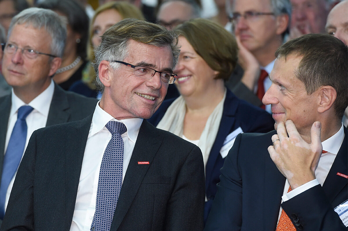 Der neue Hauptgeschäftsführer Thomas Hoefling im Gespräch mit Alexander Kotz, Vizepräsident der Handwerkskammer Region Stuttgart. Der neue Hauptgeschäftsführer Thomas Hoefling im Gespräch mit Alexander Kotz, Vizepräsident der Handwerkskammer Region Stuttgart.
