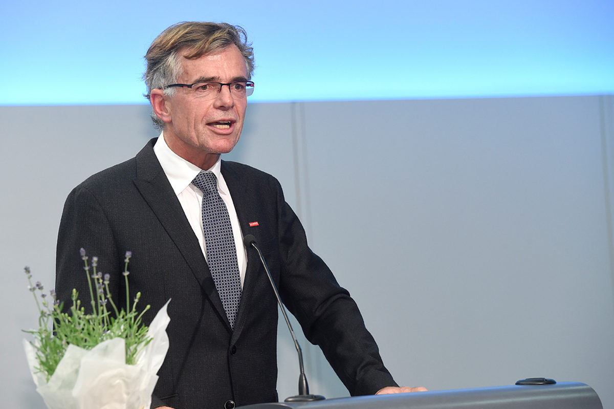 Thomas Hoefling, Nachfolger von Claus Munkwitz im Amt des Hauptgeschäftsführers der Handwerkskammer Region Stuttgart. Thomas Hoefling, Nachfolger von Claus Munkwitz im Amt des Hauptgeschäftsführers der Handwerkskammer Region Stuttgart.