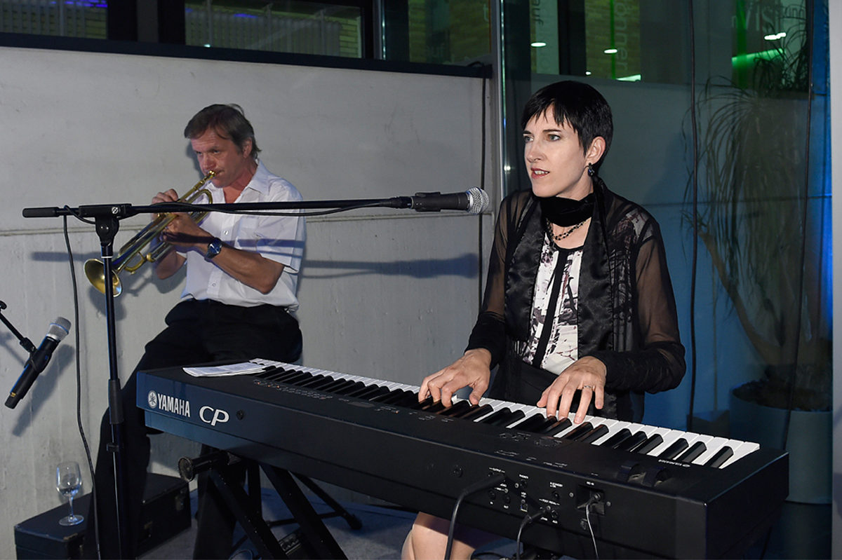 Eine Band sorgte für die musikalische Begleitung des Rahmenprogramms. Eine Band sorgte für die musikalische Begleitung des Rahmenprogramms.