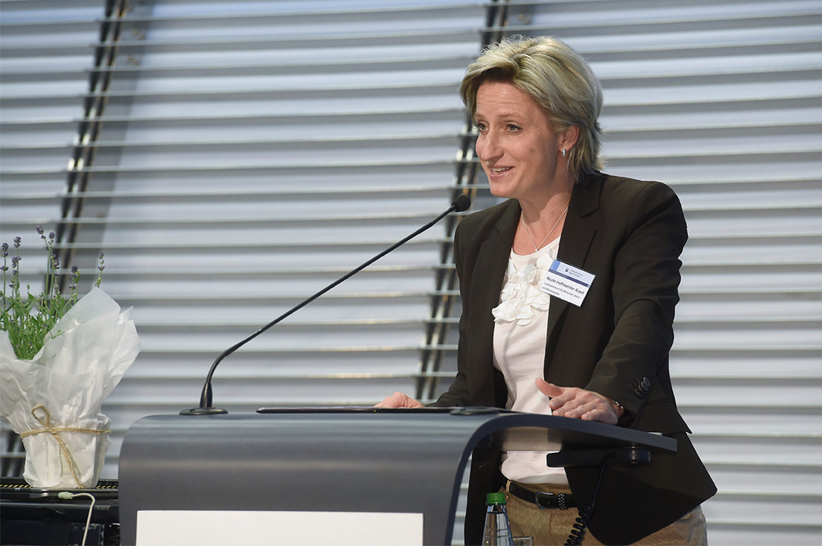 Dr. Nicole Hoffmeister-Kraut, Wirtschaftsministerin des Landes Baden-Württemberg, bei ihrer Laudatio. Dr. Nicole Hoffmeister-Kraut, Wirtschaftsministerin des Landes Baden-Württemberg, bei ihrer Laudatio.