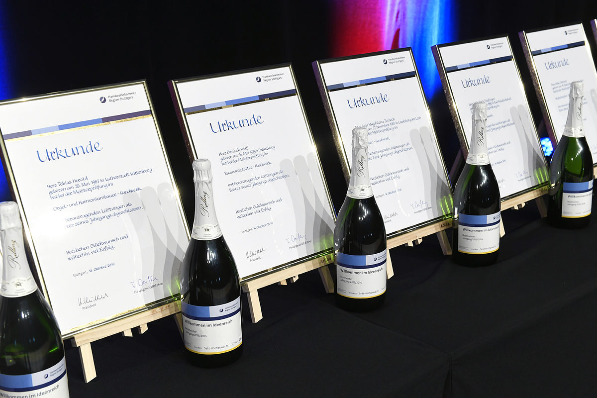 Die Urkunden der Bestmeister 2016. Die Urkunden der Bestmeister 2016.