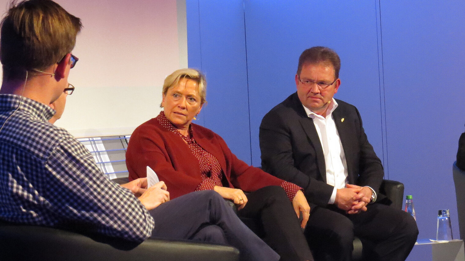 Kultusministerin Dr. Susanne Eisenmann (Mitte) diskutierte auf dem Podium mit Vertretern des Handwerks und der Schulen über das Thema Berufsorientierung.