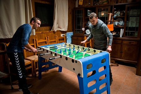 Sportlich wurde es beim Tischkicker-Duell zwischen Steffen und Rafael.