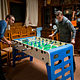 Sportlich wurde es beim Tischkicker-Duell zwischen Steffen und Rafael.