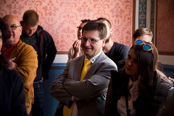 Volker Süssmuth und Viktoria Rotmann bei der Raumeinweihung.