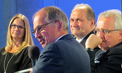 Konstruktiver Meinungsaustausch mit klaren Positionen: Esther Fingerle, Rainer Reichhold, Hans Peter Wollseifer und Rainer Wieland (v.l.n.r.).