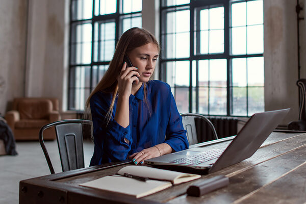 Businessman talking on the phone while working on laptop sitting at her desk in stylish modern office. Schlagwort(e): woman, phone, laptop, talking, working, office, smartphone, call, cellphone, mobile, computer, sitting, hardworking, browsing, desk, table, businesswoman, female, adviser, entrepreneur, successful, ambitious, attractive, young, serious, dedicated, self-employed, consultant, contact, discussion, e, employed, experience, expertise, home, internet, online, on-line, website, achievement, business, entrepreneurship, information, communication, conversation, window, woman, phone, laptop, talking, working, office, smartphone, call, cellphone, mobile, computer, sitting, hardworking, browsing, desk, table, businesswoman, female, adviser, entrepreneur, successful, ambitious, attractive, young, serious, dedicated, self-employed, consultant, contact, discussion, e, employed, experience, expertise, home, internet, online, on-line, website, achievement, business, entrepreneurship, information, communication, conversation, window