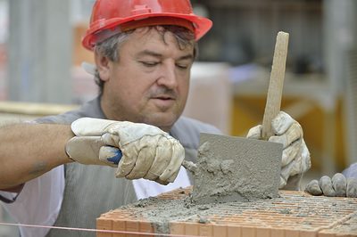 Das Berufsbild des Maurers. Schlagwort(e): Bau, Construction, Baustelle, Construction Site, Handwerk, Trade, HandwerkMarketing, Lachner, Maurer