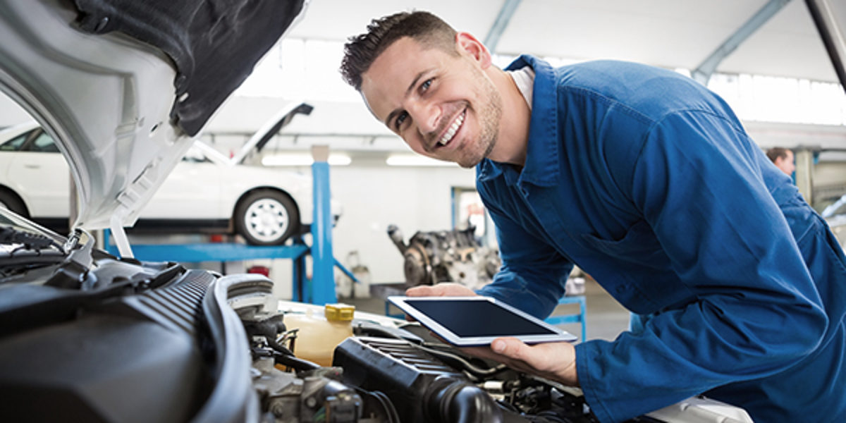 430942 Schlagwort(e): young adult, man, male, caucasian, mechanic, auto mechanic, car, workshop, maintenance engineer, manual, worker, machinist, service, occupation, work wear, garage, coveralls, vehicle, standing, working, expertise, examining, automobile, hood, bonnet, engine, tablet computer, touchscreen, digital tablet, scrolling, touching, using, tablet pc, tablet, happy, smiling, cheerful, indoors