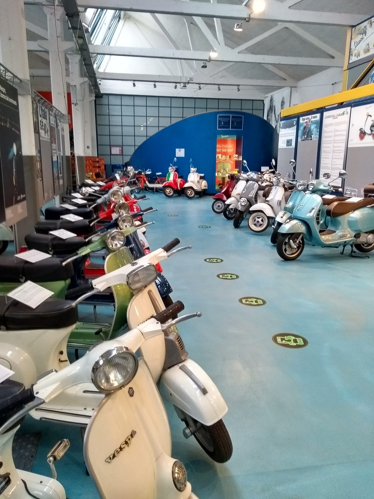 Besuch im Vespa-Museum. Besuch im Vespa-Museum.
