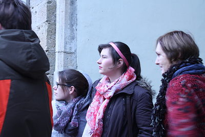 Auch in Volterra ist es im Januar noch kalt. Stefanie und Larissa bei der Führung durch Volterra.