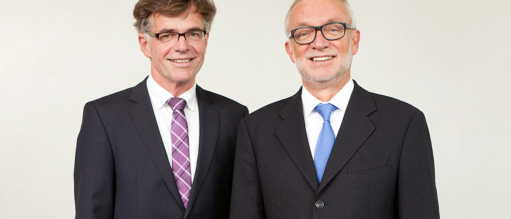Die Hauptgeschäftsführung der Handwerkskammer: Thomas Hoefling (links), Stellvertretender Hauptgeschäftsführer und Claus Munkwitz (rechts), Hauptgeschäftsführer Die Hauptgeschäftsführung der Handwerkskammer: Thomas Hoefling (links), Stellvertretender Hauptgeschäftsführer und Claus Munkwitz (rechts), Hauptgeschäftsführer