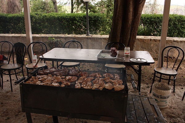 Der Grill bruzelt: Die verdiente Belohnung für das Team Volterra 2018.