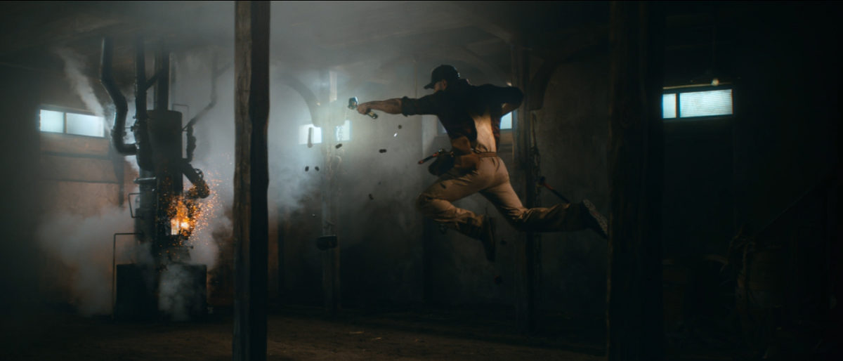 Im neuen Spot der Imagekampagne nimmt es ein furchtloser Handwerker mit einer alten Heizung auf. Im neuen Spot der Imagekampagne nimmt es ein furchtloser Handwerker mit einer alten Heizung auf.