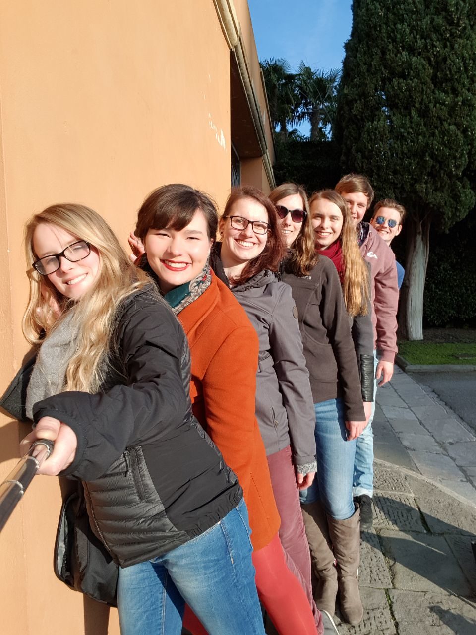 Fast so schief wie der Turm? Beim Ausflug nach Pisa tobten sich die Jugendlichen fototechnisch aus. Fast so schief wie der Turm? Beim Ausflug nach Pisa tobten sich die Jugendlichen fototechnisch aus.