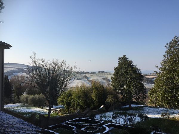 Ungewohnter Anblick:Beim Zwischenbesuch in Volterra zeigt sich die Toskana kalt und verschneit.