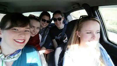Auf dem Weg ans Meer: Stefanie, Viktoria, Larissa, Evelyn und Lisa (v.l.n.r.)