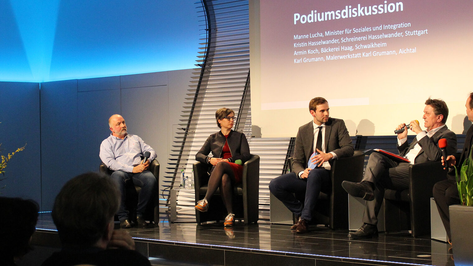 Bei der Mutmacher-Veranstaltung diskutierte Manne Lucha (zweiter von rechts) mit Karl Grumann, Kristin Hasselwander, Moderator Martin Hoffmann und Armin Koch (v.l.n.r.)