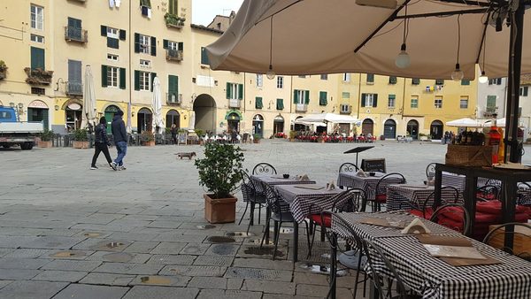 Marktplatz in Lucca.