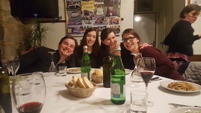 Mark, Evelyn, Stefanie und Larissa beim Abendessen im Da Bado.