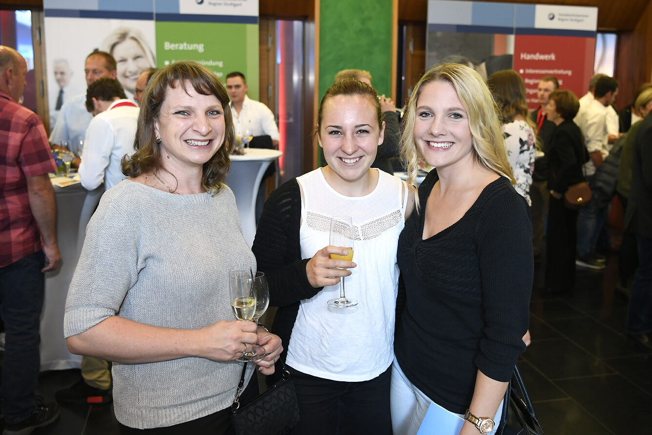 Get-Together im Foyer der Handwerkskammer. Get-Together im Foyer der Handwerkskammer.