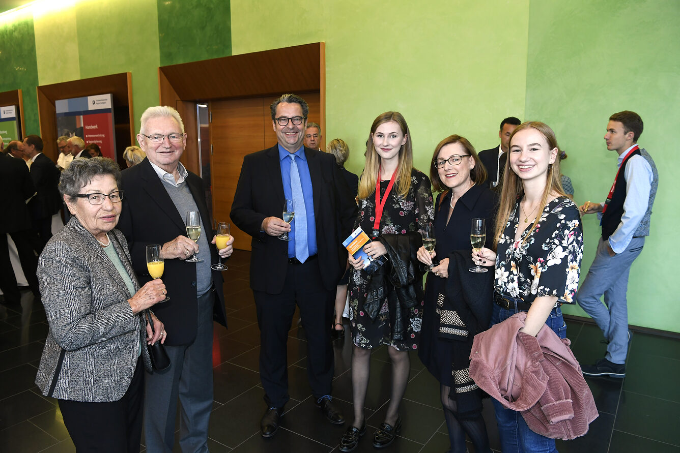 Get-Together im Foyer der Handwerkskammer. Get-Together im Foyer der Handwerkskammer.