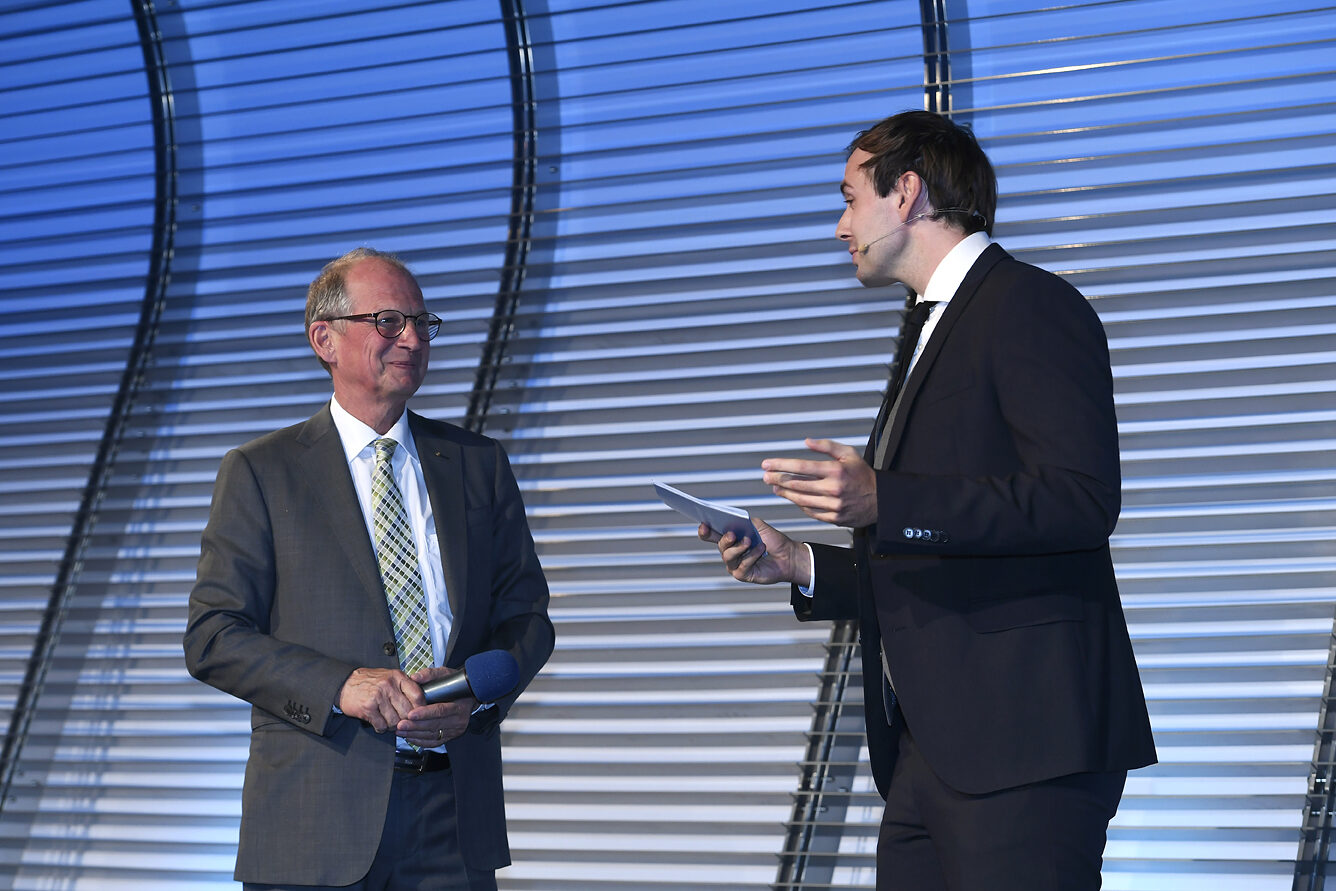 Kammerpräsident Rainer Reichhold im Gespräch mit Moderator Martin Hoffmann. Kammerpräsident Rainer Reichhold im Gespräch mit Moderator Martin Hoffmann.