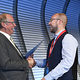 Präsident Rainer Reichhold gratuliert Brauer und Mälzer Christoph Hilsenbeck aus Gruibingen.