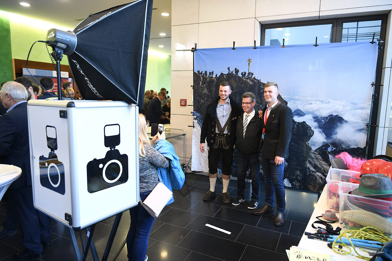 Viel Spaß hatten die Gäste in der extra bereitgestellten Foto-Box. Viel Spaß hatten die Gäste in der extra bereitgestellten Foto-Box.