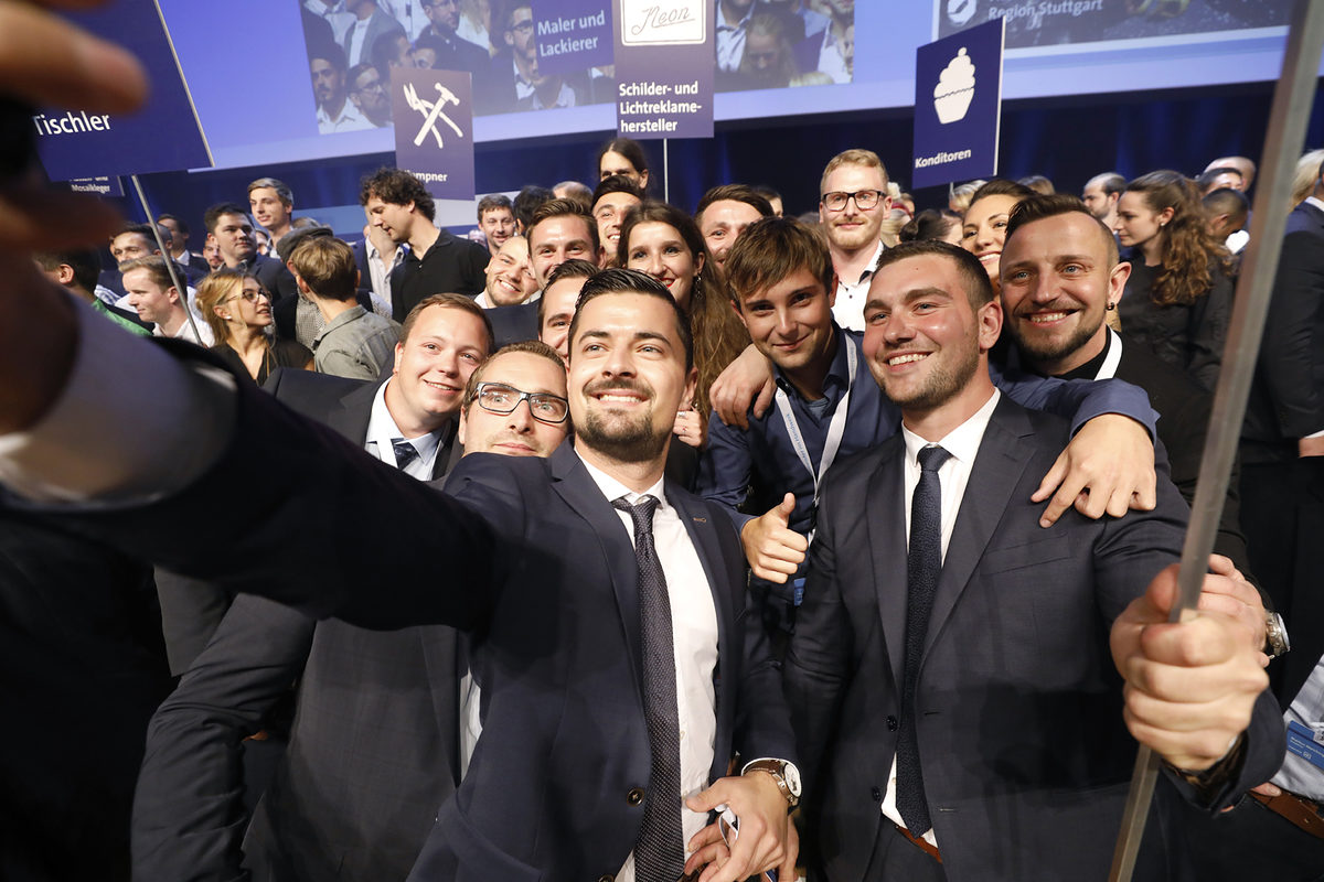... und Zeit für ein Selfie auf der Bühne blieb natürlich auch noch. ... und Zeit für ein Selfie auf der Bühne blieb natürlich auch noch.