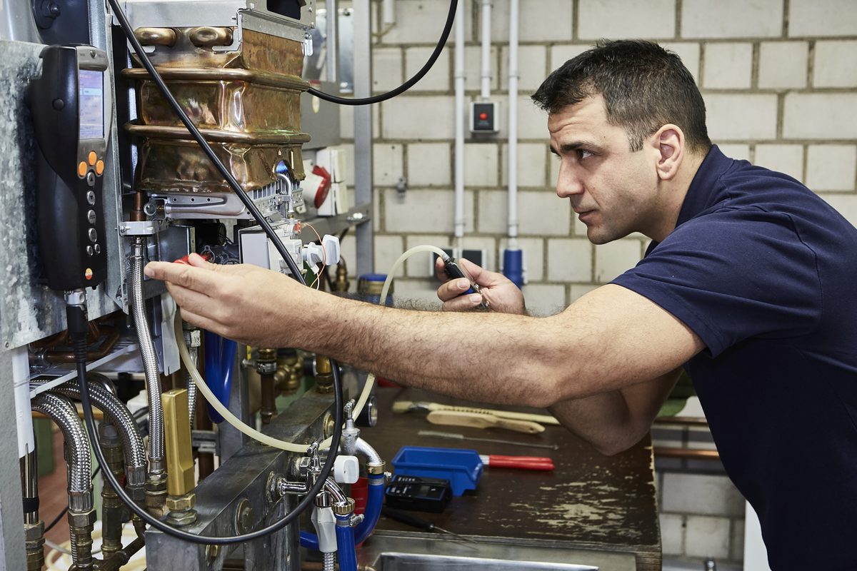 In der Bildungsakademie der Handwerkskammer in Stuttgart Weilimdorf werden unter anderem Anlagenmechaniker für Sanitär-, Heiizung- und Klimatechnik ausgebildet. In der Bildungsakademie der Handwerkskammer in Stuttgart Weilimdorf werden unter anderem Anlagenmechaniker für Sanitär-, Heiizung- und Klimatechnik ausgebildet.