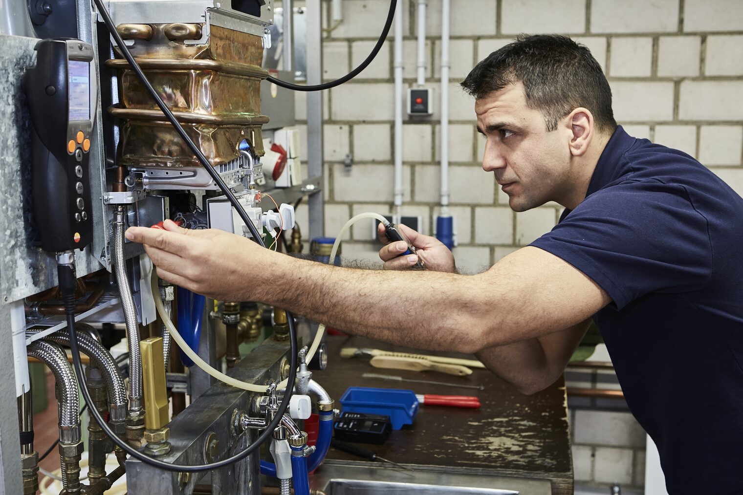 In der Bildungsakademie der Handwerkskammer in Stuttgart Weilimdorf werden unter anderem Anlagenmechaniker für Sanitär-, Heiizung- und Klimatechnik ausgebildet. In der Bildungsakademie der Handwerkskammer in Stuttgart Weilimdorf werden unter anderem Anlagenmechaniker für Sanitär-, Heiizung- und Klimatechnik ausgebildet.