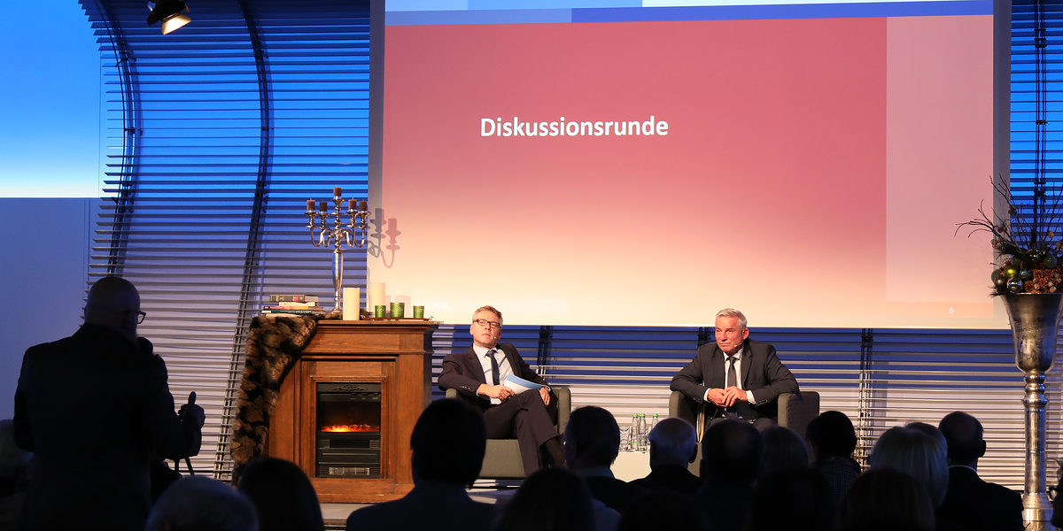 Baden-Württembergs Innenminister Thomas Strobl (rechts) stellt sich den Fragen des Handwerks. Baden-Württembergs Innenminister Thomas Strobl (rechts) stellt sich den Fragen des Handwerks.