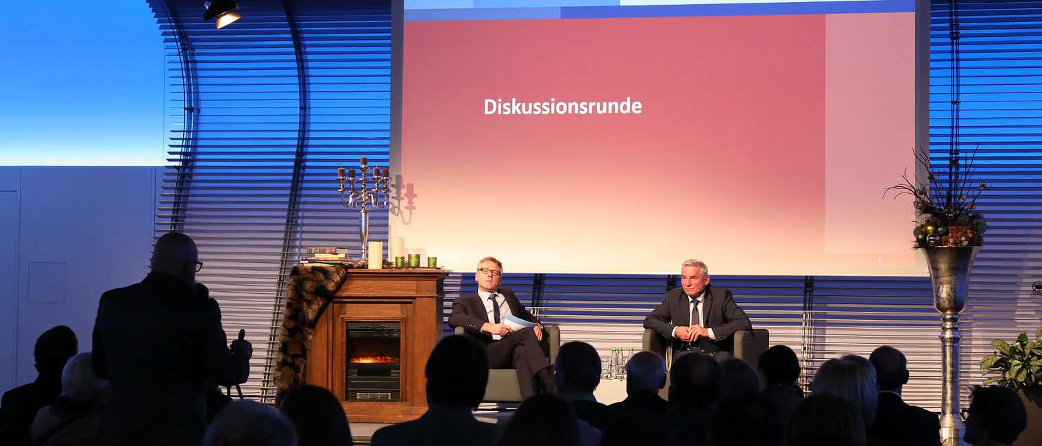 Baden-Württembergs Innenminister Thomas Strobl (rechts) stellt sich den Fragen des Handwerks.