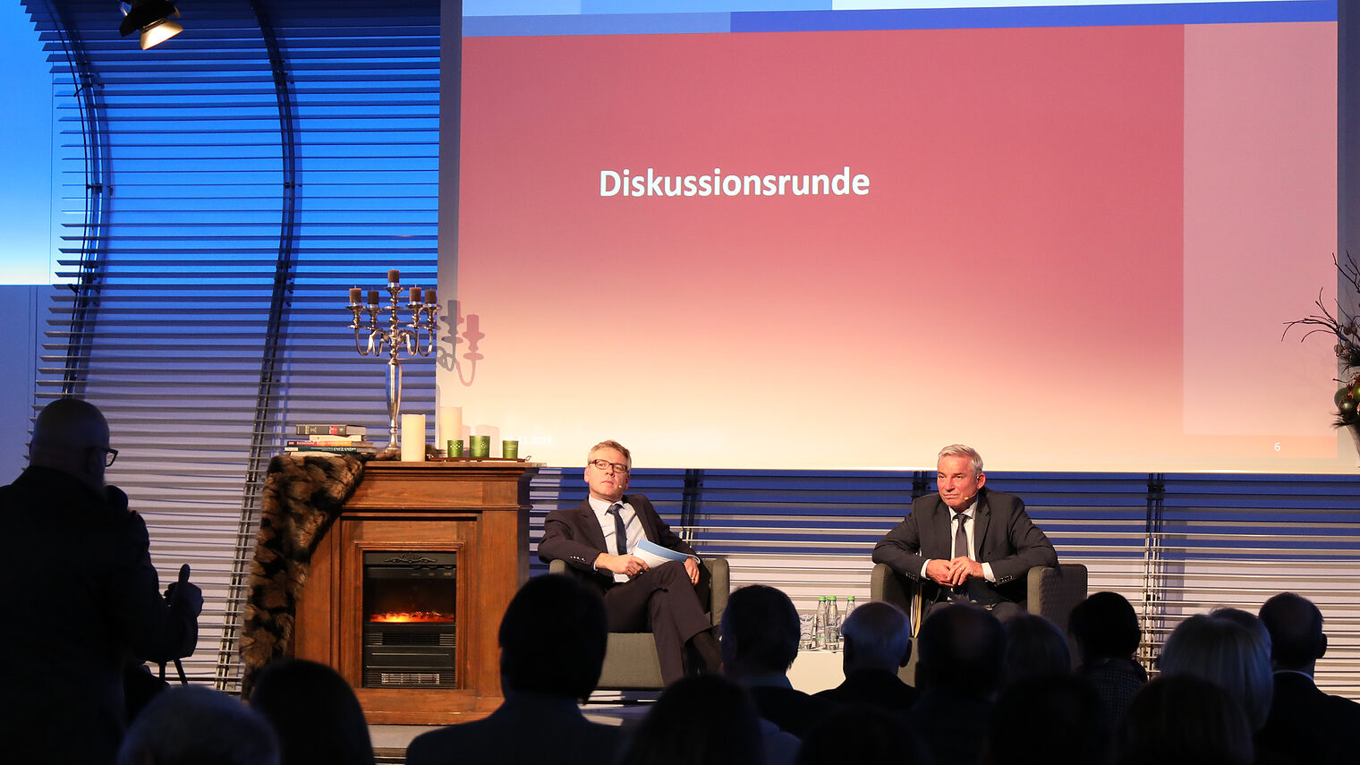 Baden-Württembergs Innenminister Thomas Strobl (rechts) stellt sich den Fragen des Handwerks.
