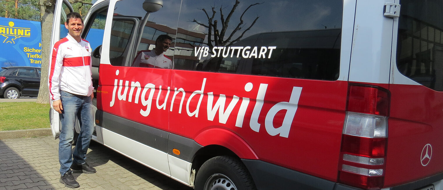 Ex-Bundeligaprofi Oliver Otto verantwortet im VfB-Nachwuchsleistungszentrum die Themen Bildung und Erziehung und brachte 32 talentierte junge Sportler mit in die Bildungsakademie. Ex-Bundeligaprofi Oliver Otto verantwortet im VfB-Nachwuchsleistungszentrum die Themen Bildung und Erziehung und brachte 32 talentierte junge Sportler mit in die Bildungsakademie.