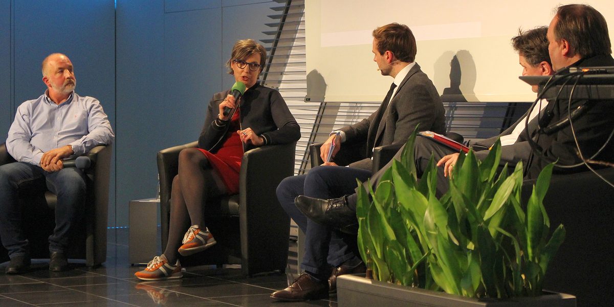 Voll in ihrem Element: Kristin Hasselwander (2.v.l.) bei einer Podiumsdiskussion zum Thema Integration in der Handwerkskammer. Voll in ihrem Element: Kristin Hasselwander (2.v.l.) bei einer Podiumsdiskussion zum Thema Integration in der Handwerkskammer.