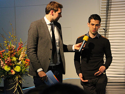 Hat seinen Platz in Stuttgart gefunden: der iranische Flüchtling Hamid Zafar (r.).