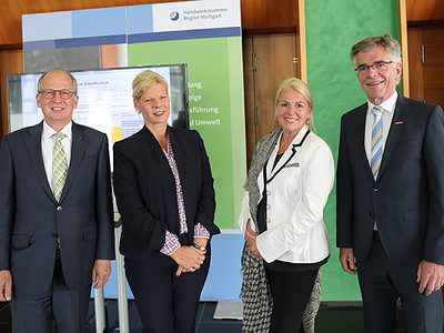 V.l.n.r.: Präsident Rainer Reichhold, Kristina Both, Sabine Wittlinger, Hauptgeschäftsführer Thomas Hoefling.