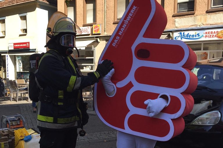 Der Kreisfeuerwehrverband Esslingen-Nürtingen und die Handwerksorganisationen des Landkreises präsentierten sich in Kirchheim gemeinsam auf dem Postplatz.