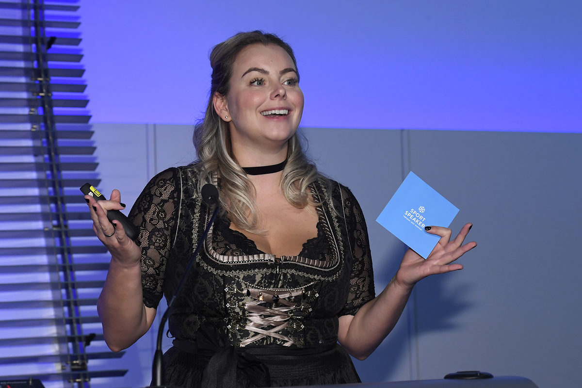 Ex-Formel-3-Rennfahrerin Catharina Felser bei Ihrem Impulsvortrag "Meine Erfolgs-Botschaften aus dem Motorsport". Ex-Formel-3-Rennfahrerin Catharina Felser bei Ihrem Impulsvortrag "Meine Erfolgs-Botschaften aus dem Motorsport".