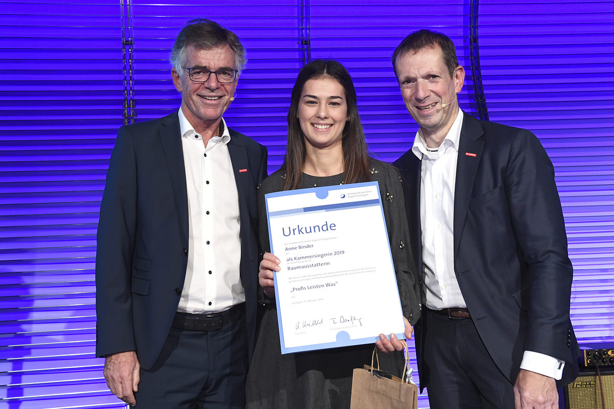 Beste Raumausstattergesellin ihres Jahrgangs wurde Anne Binder aus Leinfelden-Echterdingen. Beste Raumausstattergesellin ihres Jahrgangs wurde Anne Binder aus Leinfelden-Echterdingen.