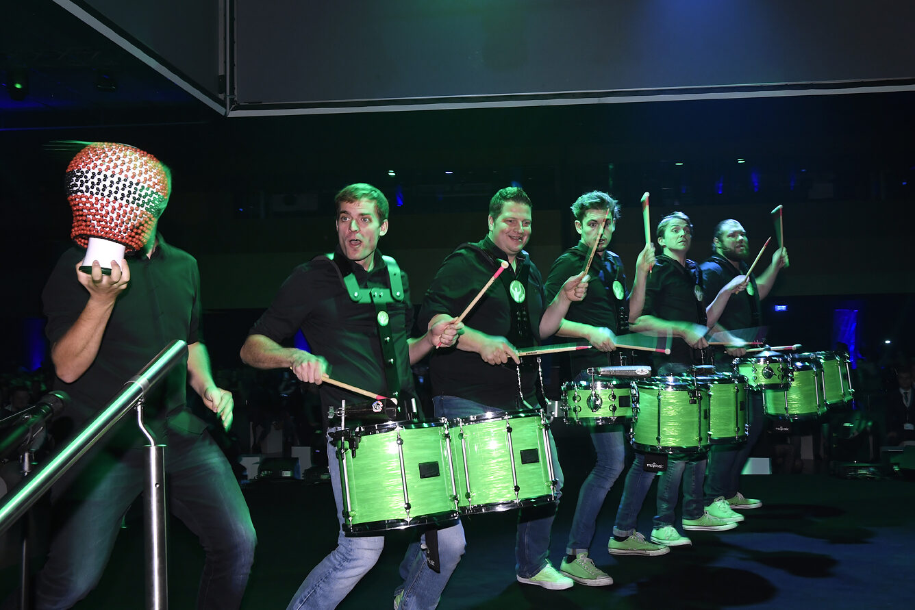 Auf der Bühne lieferte die Band greenbeats eine mitreißende Percussion-Show.
