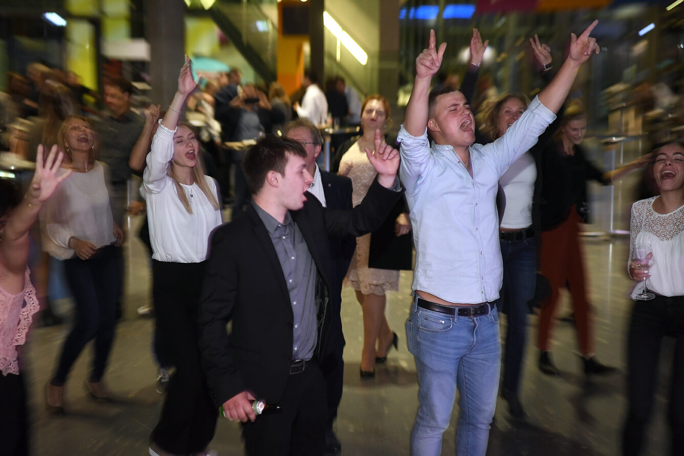 ... als auch bei der After-Show-Party im Foyer, bei der noch viele Stunden weitergefeiert wurde.