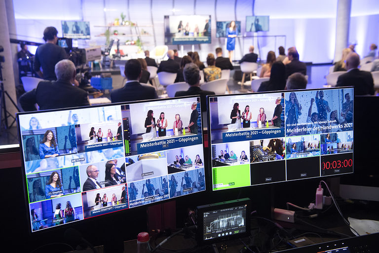 Die Meisterfeier 2021 fand als Hybridevent im Forum der Handwerkskammer, in zwei Public-Viewing-Locations in Stuttgart und Uhingen sowie per Live-Stream in den Wohnzimmern, Werkstätten und Büros der Zuschauer statt. In der Regie liefen alle Kanäle zusammen.