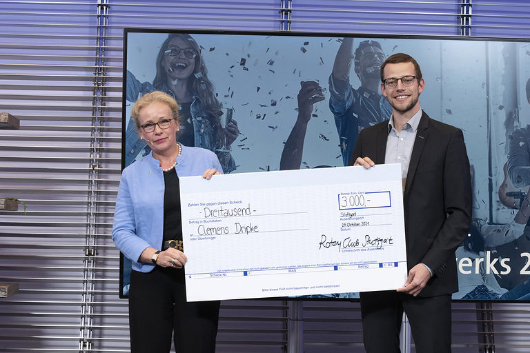 Doppelten Grund zur Freude hatte Bestmeister Clemens Dripke aus Leonberg: Der Klavier- und Cembalobauer durfte den Rotary-Förderpreis in Höhe von 3.000 Euro entgegennehmen. Den Scheck überreichte Alexandra Hartmann.